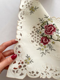 رومیزی گلدوزی