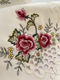 رومیزی گلدوزی