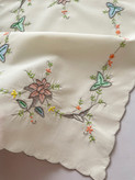 رومیزی خامه دوزی و گلدوزی