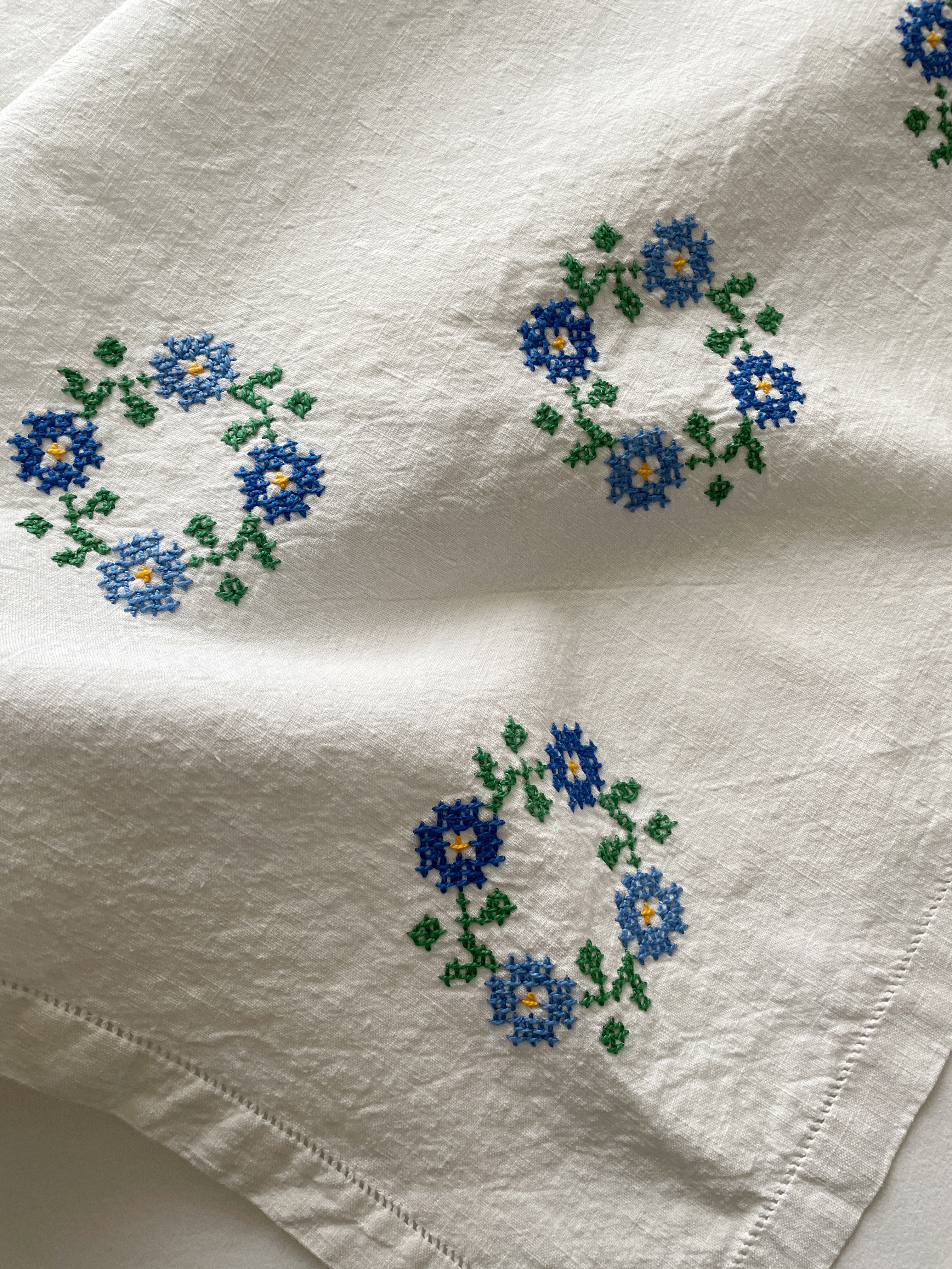 رومیزی شماره دوزی/دستدوز
