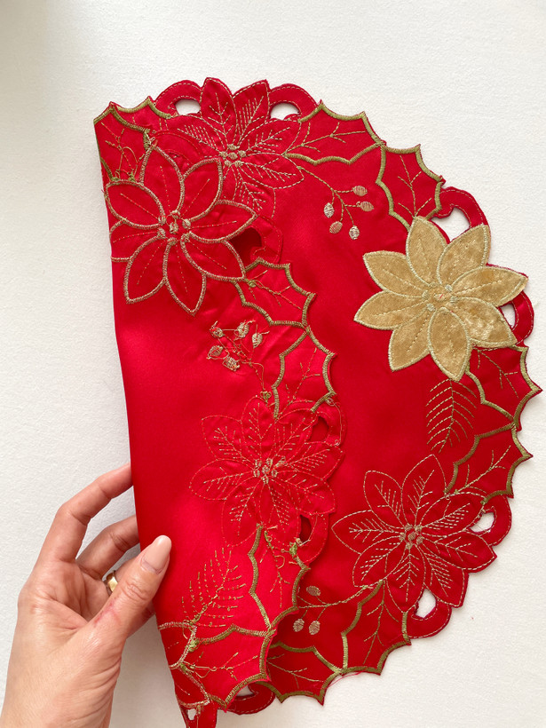 رومیزی گلدوزی