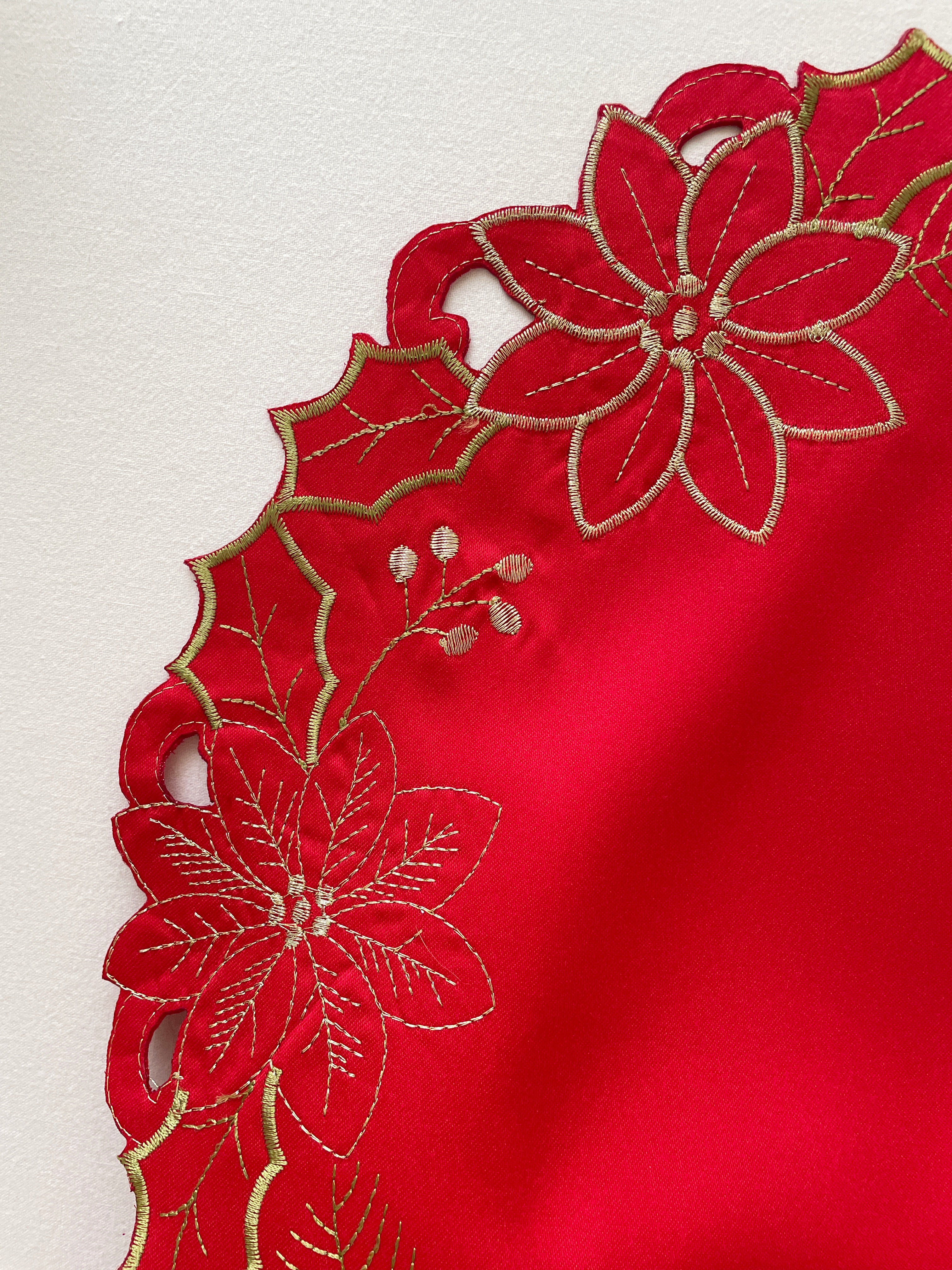 رومیزی گلدوزی