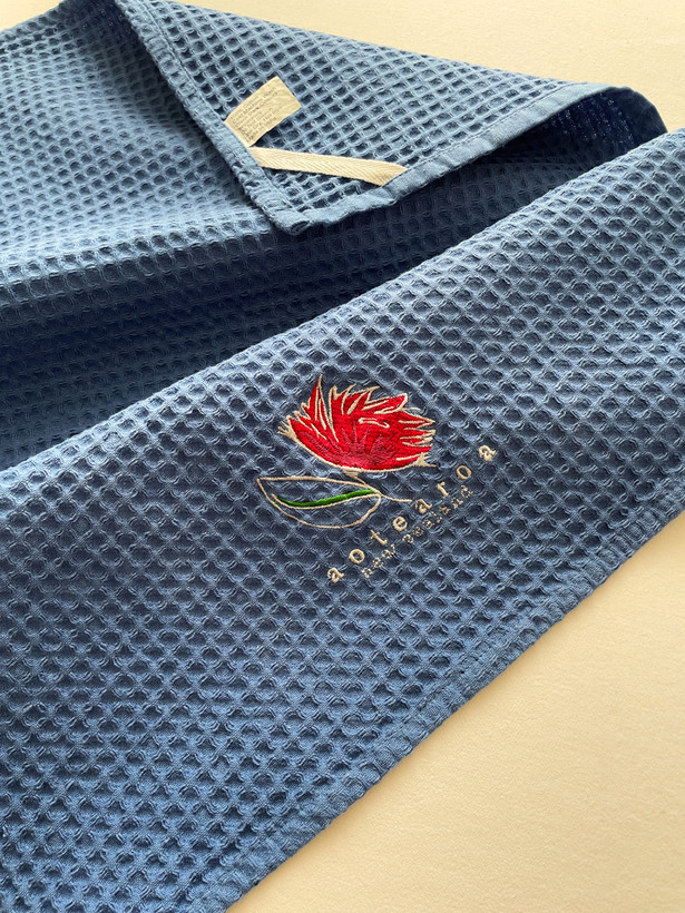 دستمال وافلی گلدوزی