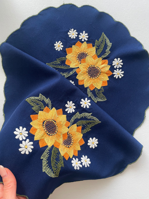 رومیزی گلدوزی