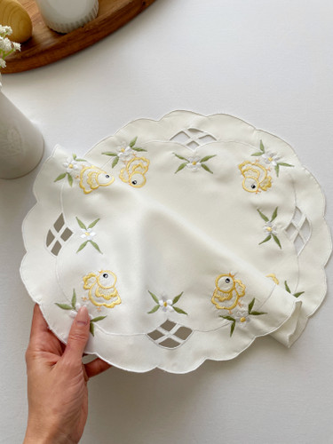 رومیزی گلدوزی