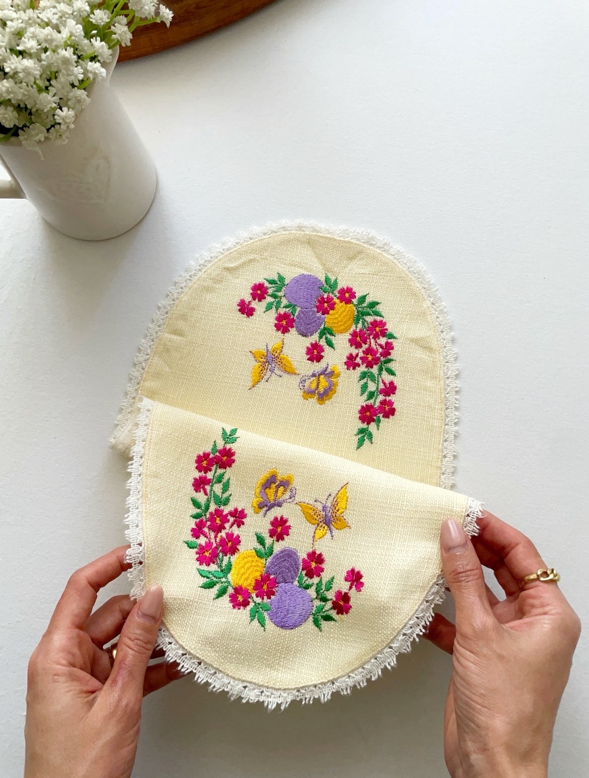 رومیزی گلدوزی