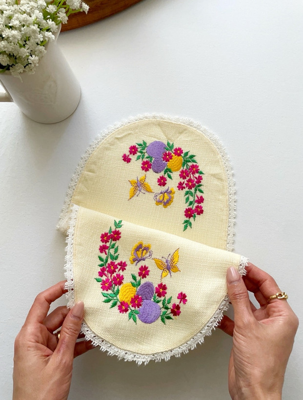 رومیزی گلدوزی