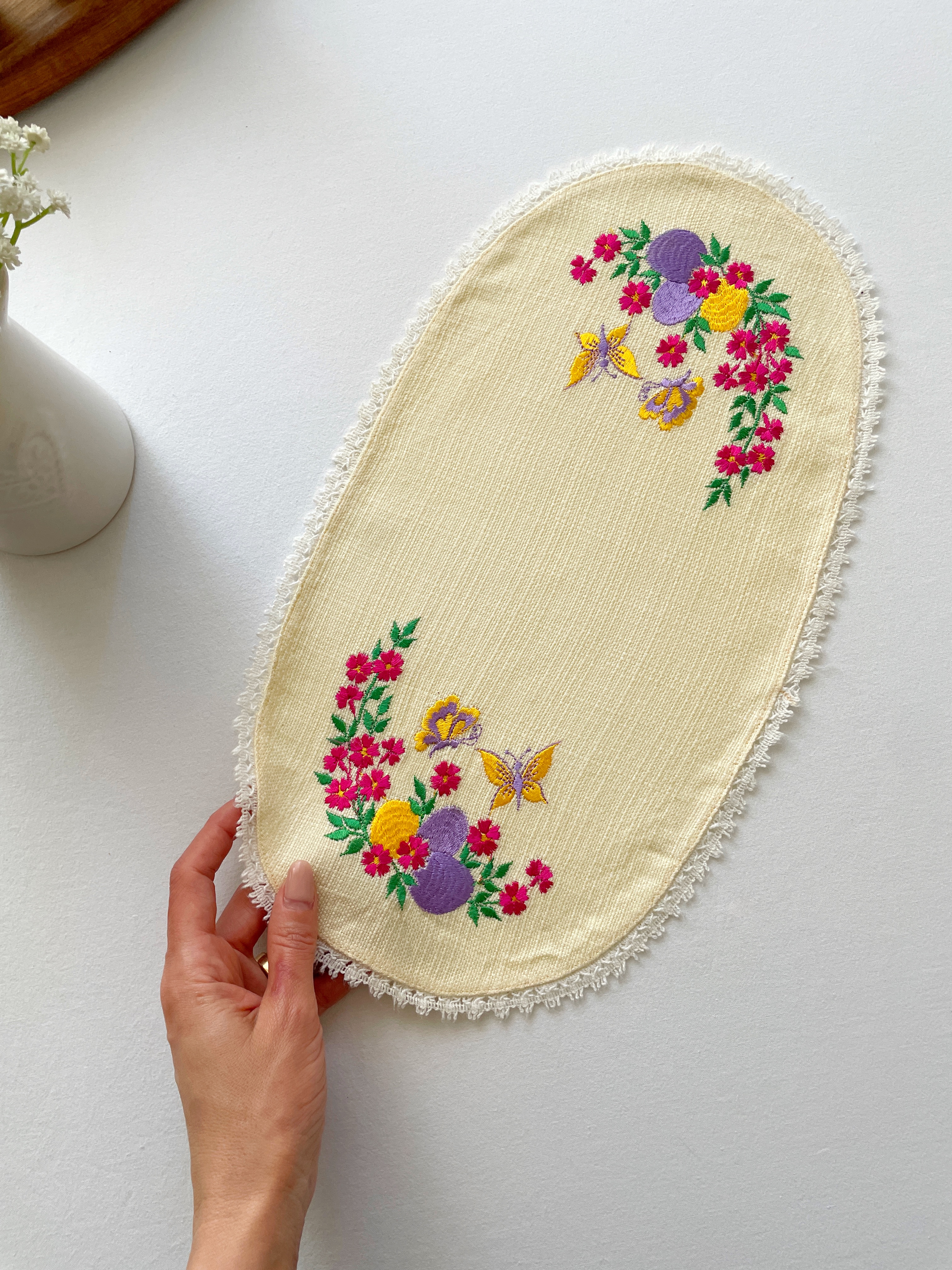 رومیزی گلدوزی