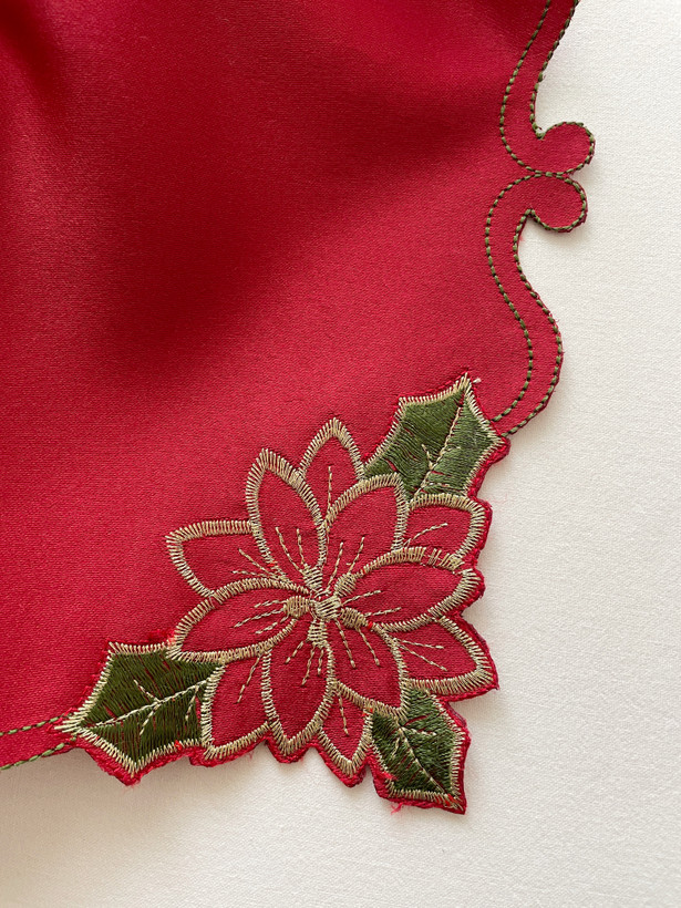 رومیزی یا زیربشقابی گلدوزی/۳عددی