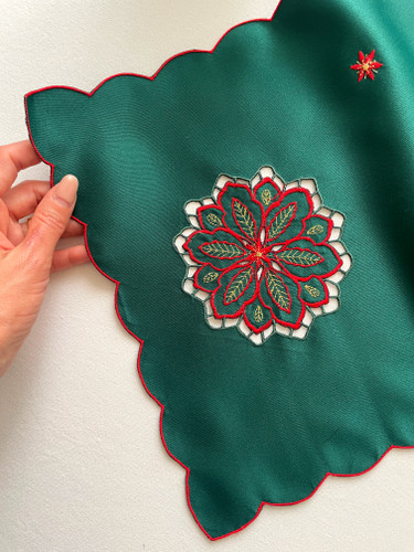 رومیزی گلدوزی و خامه دوزی