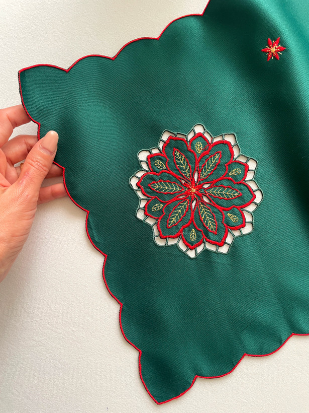 رومیزی گلدوزی و خامه دوزی