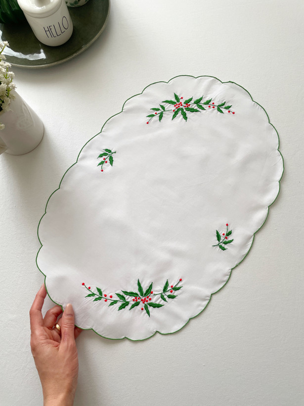 رومیزی گلدوزی