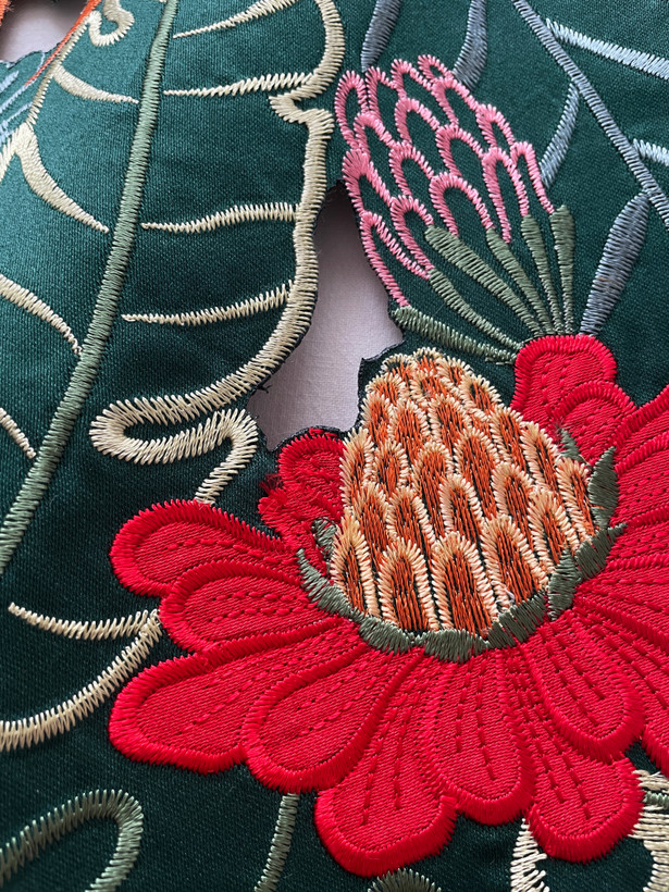 رومیزی تکه دوزی و گلدوزی