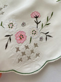 رومیزی گلدوزی