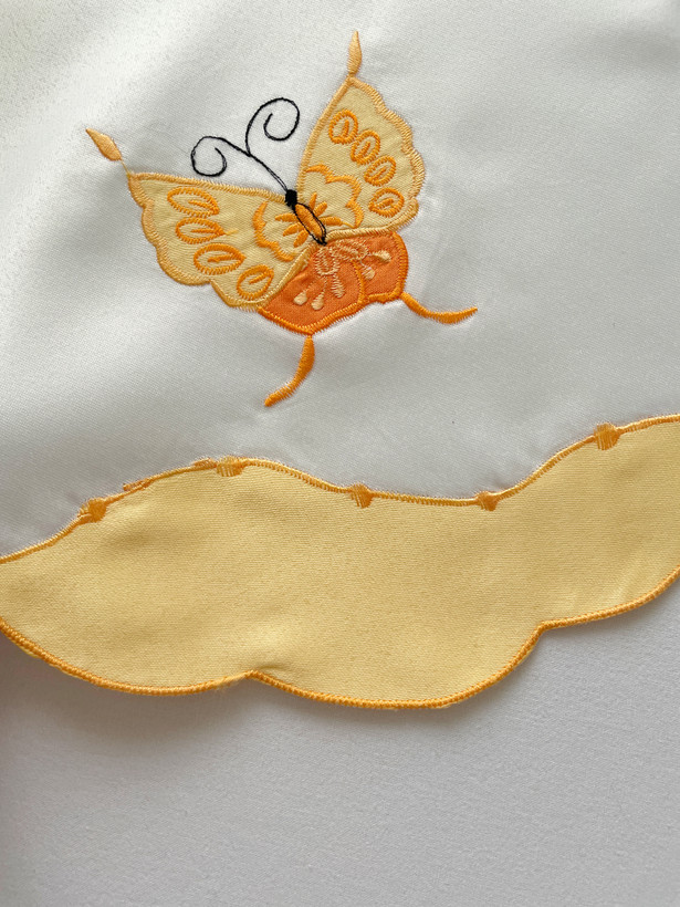 رومیزی گلدوزی پروانه