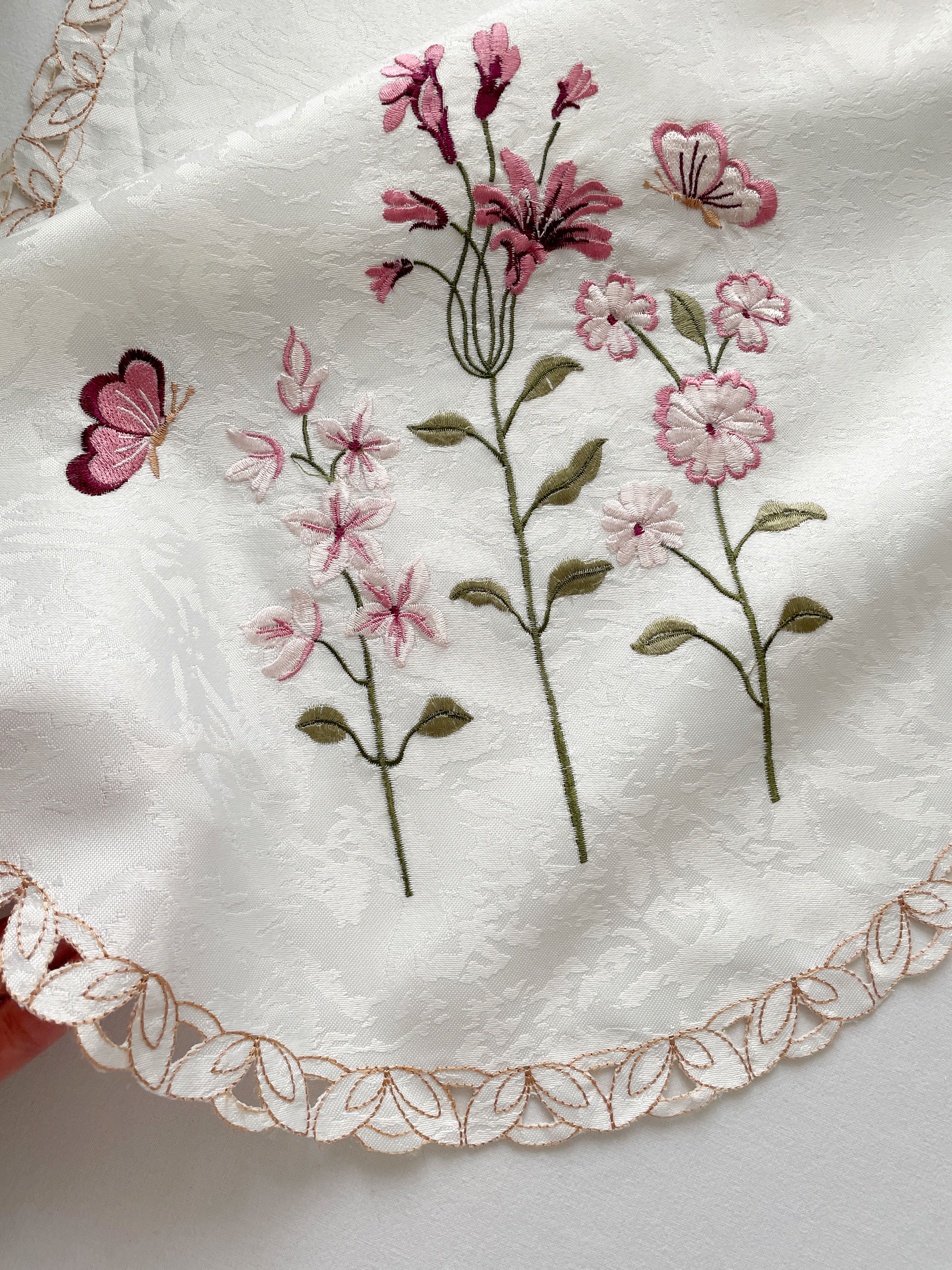 نیم پرده گلدوزی