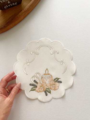 رومیزی گلدوزی