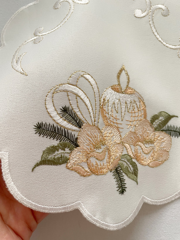 رومیزی گلدوزی