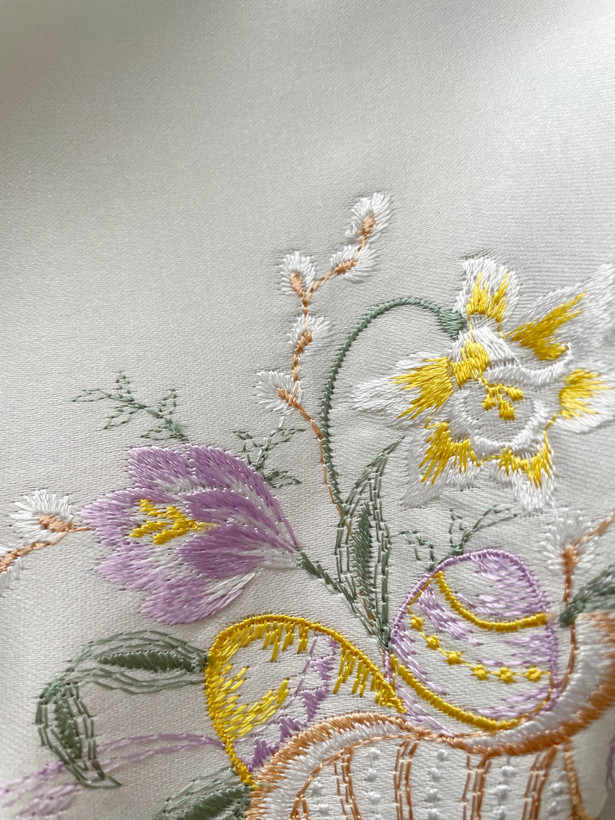 رومیزی گلدوزی