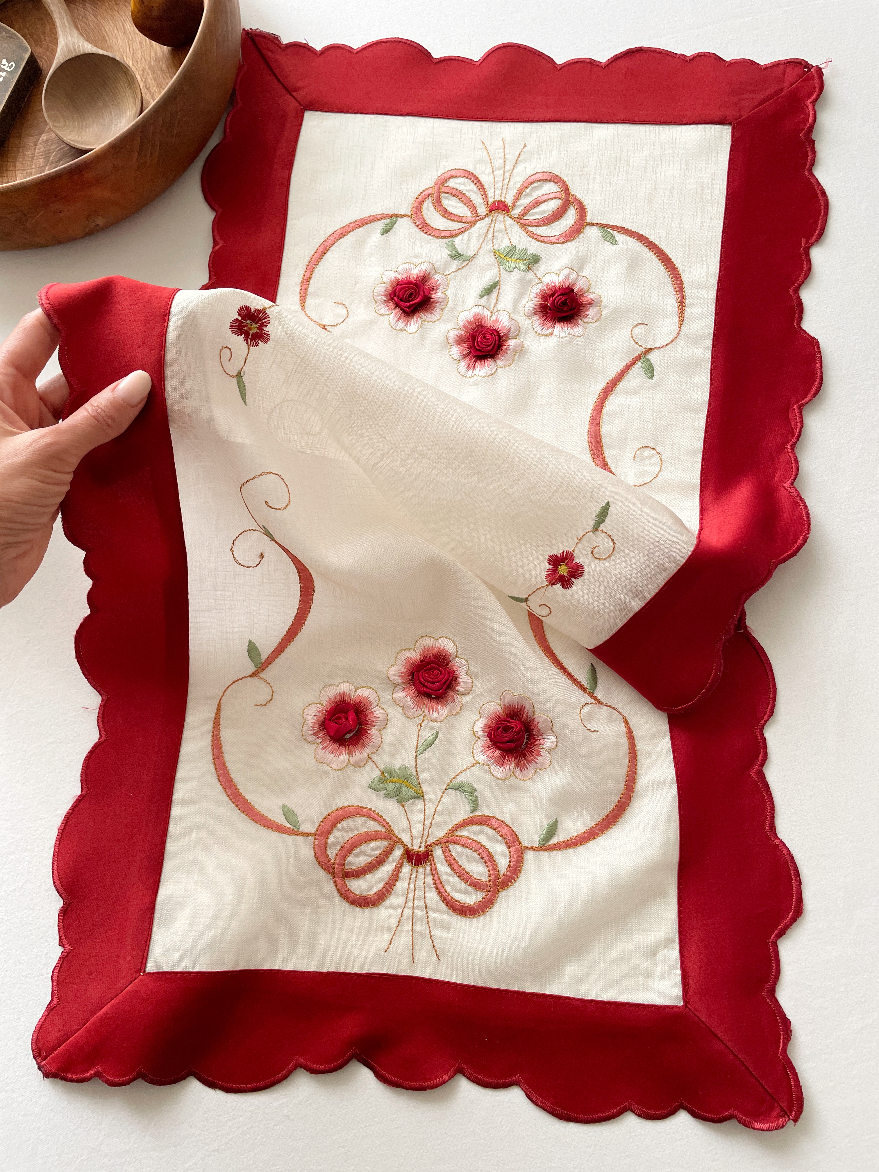 رانر گلدوزی رز برجسته