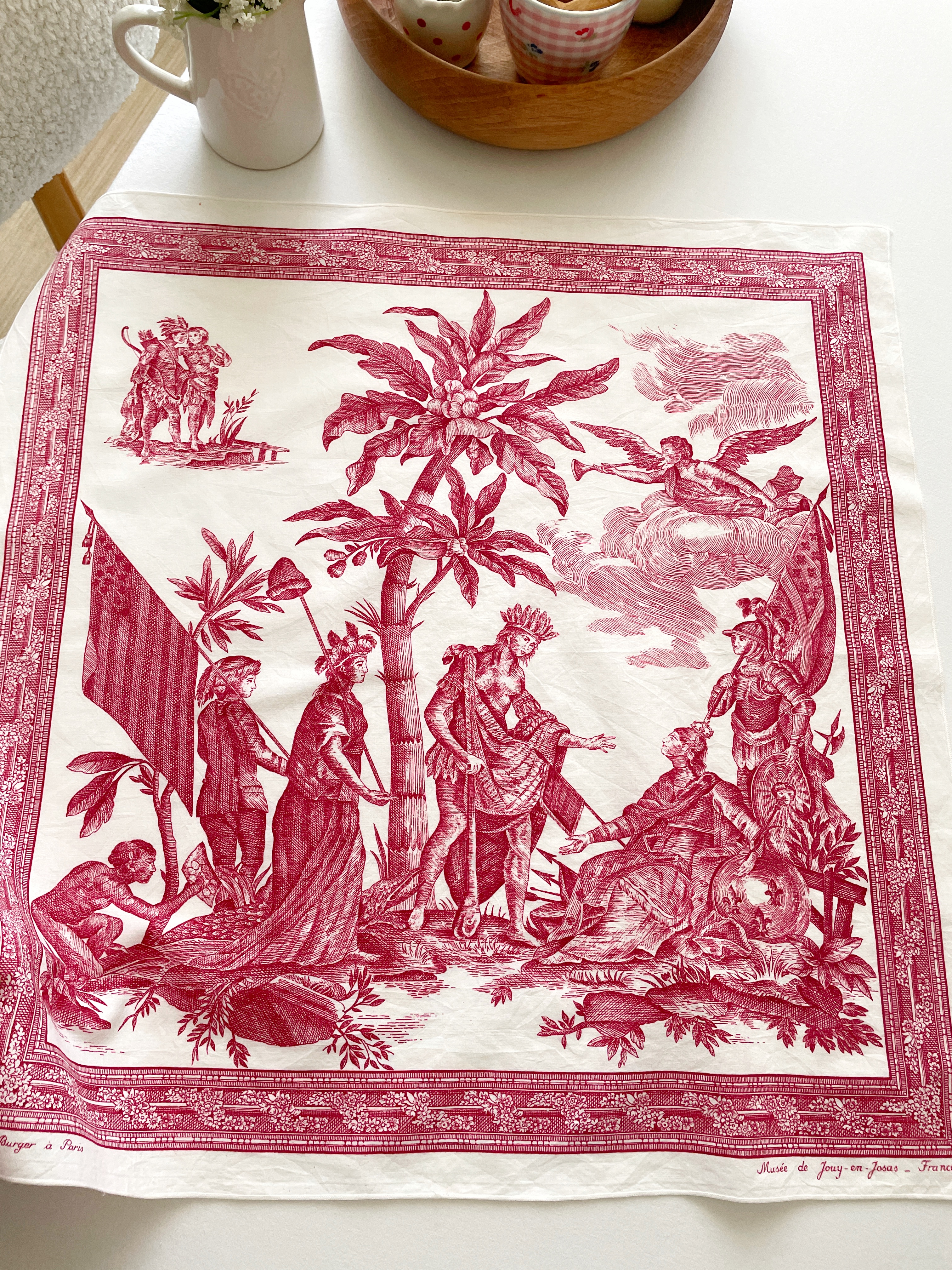 دستمال وینتیج فرانسوی با طرح Toile de Jouy
