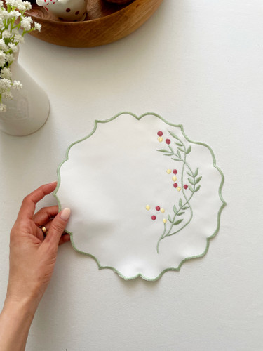 رومیزی گلدوزی