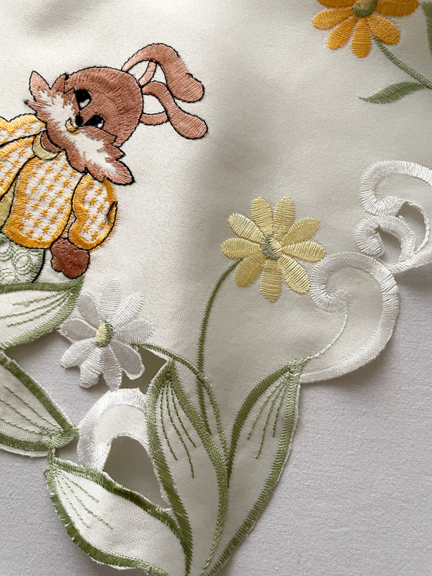 رومیزی گلدوزی خرگوشی