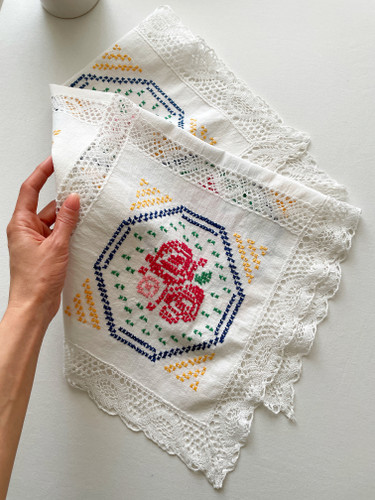 رومیزی شماره دوزی