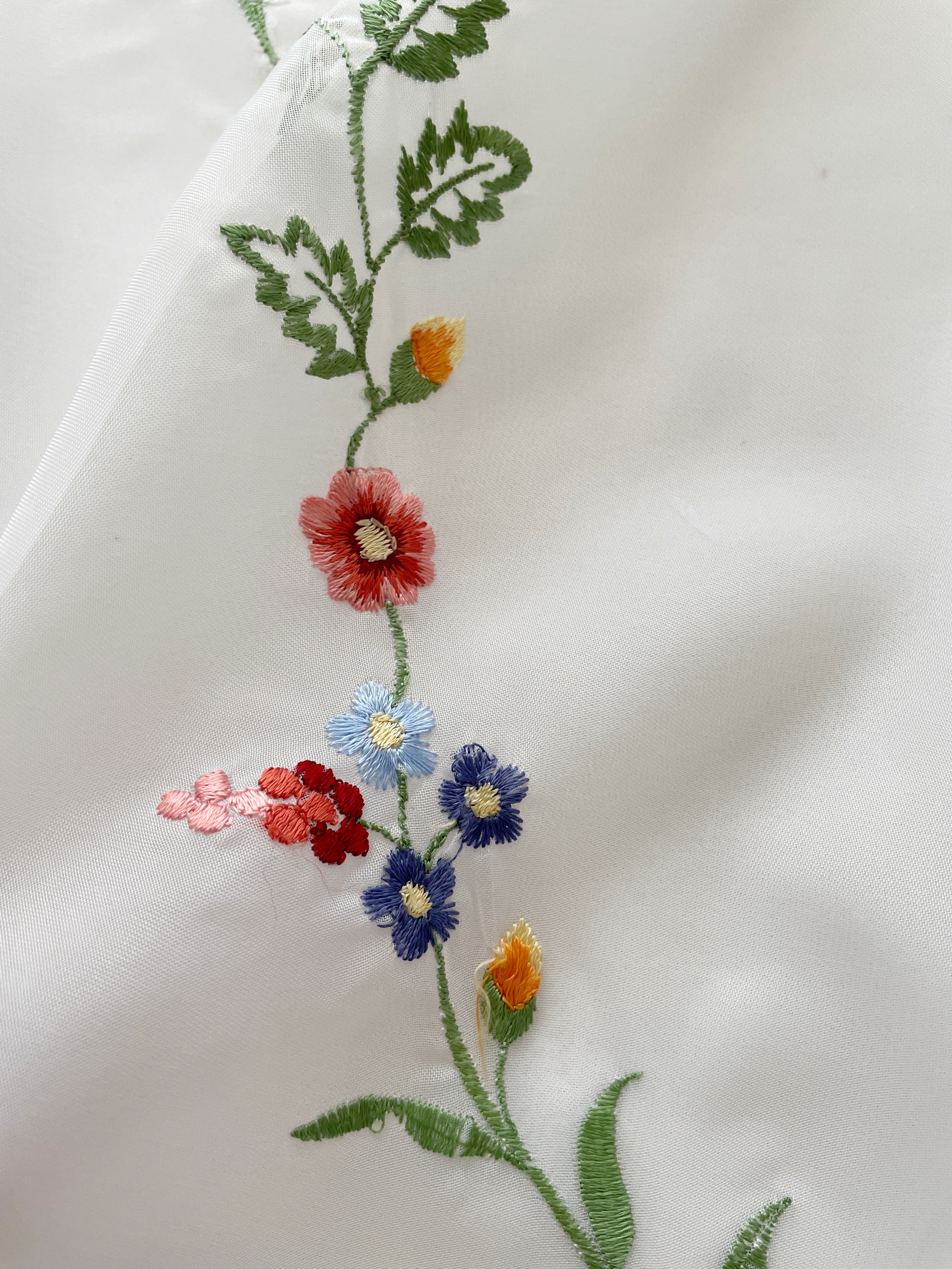 نیم پرده حریر گلدوزی