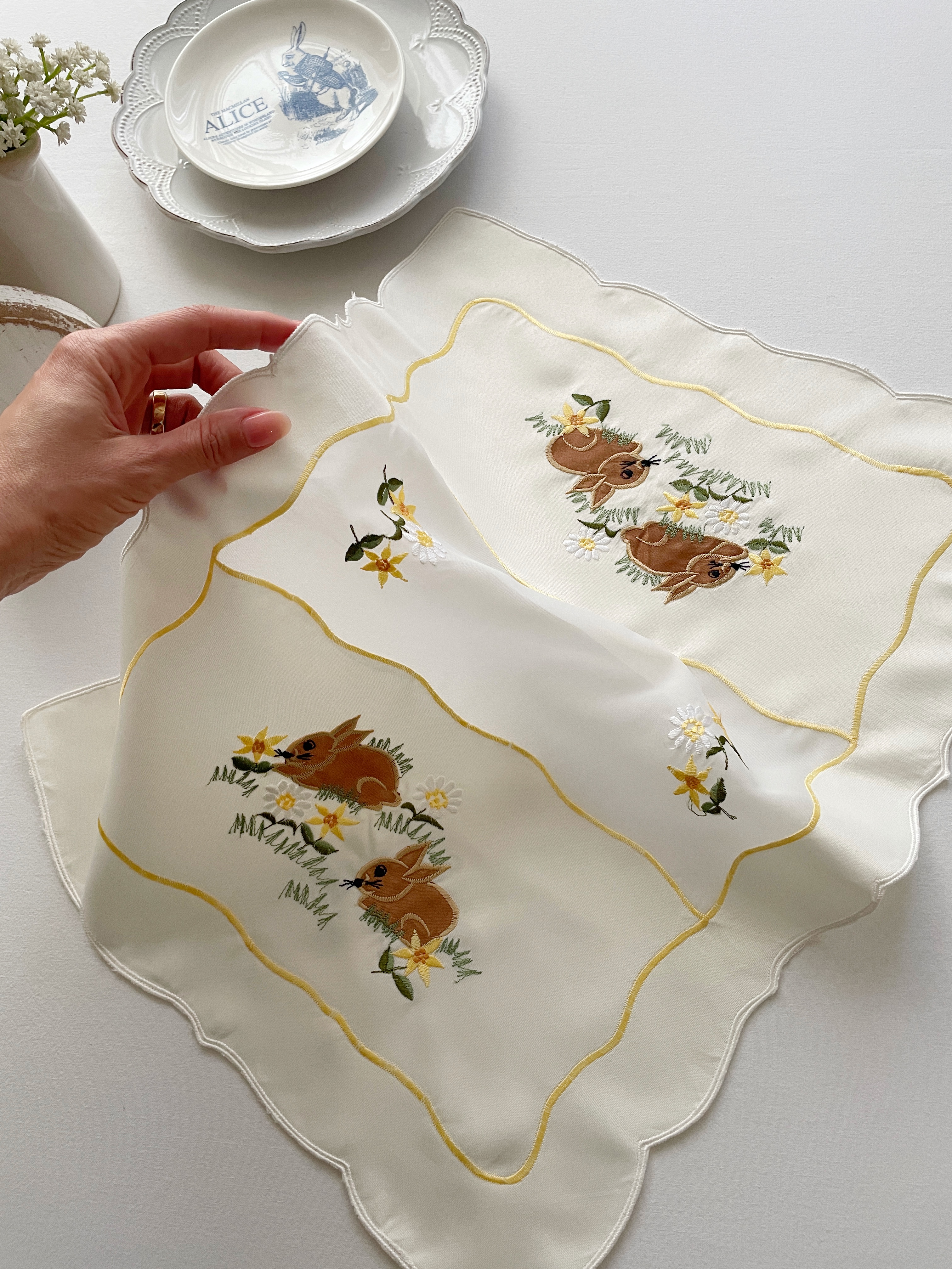 رومیزی تکه دوزی و گلدوزی خرگوشی